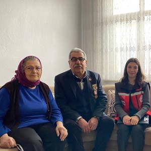 İl Müdürlüğümüze bağlı Sosyal Hizmet Merkezlerimiz tarafından İl genelinde kıymetli Şehit Yakınlarımız ve Kahraman Gazilerimizi ziyaretlere devam ediyoruz.  - fotoğraf 2