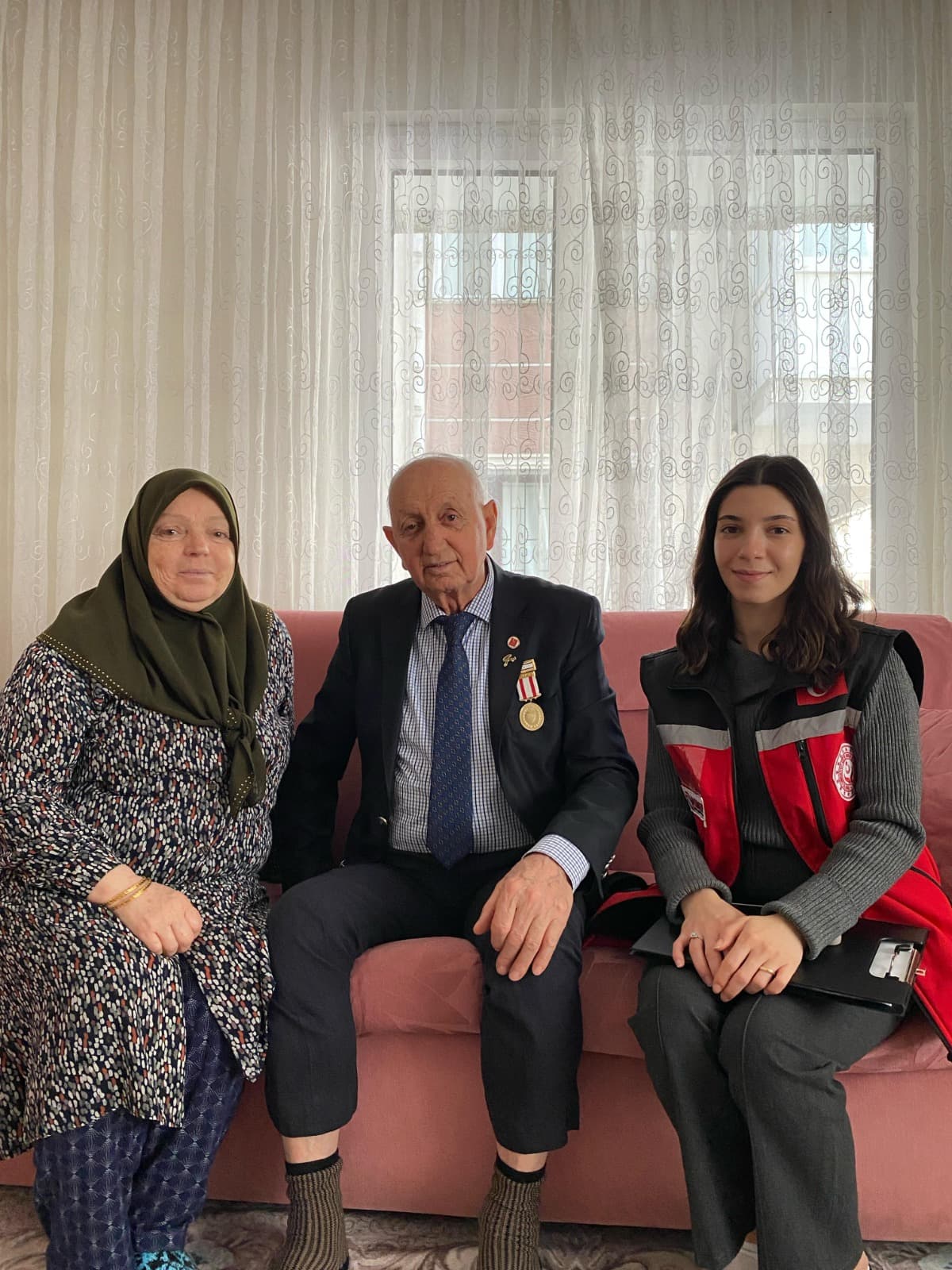 İl Müdürlüğümüze bağlı Sosyal Hizmet Merkezlerimiz tarafından İl genelinde kıymetli Şehit Yakınlarımız ve Kahraman Gazilerimizi ziyaretlere devam ediyoruz. 