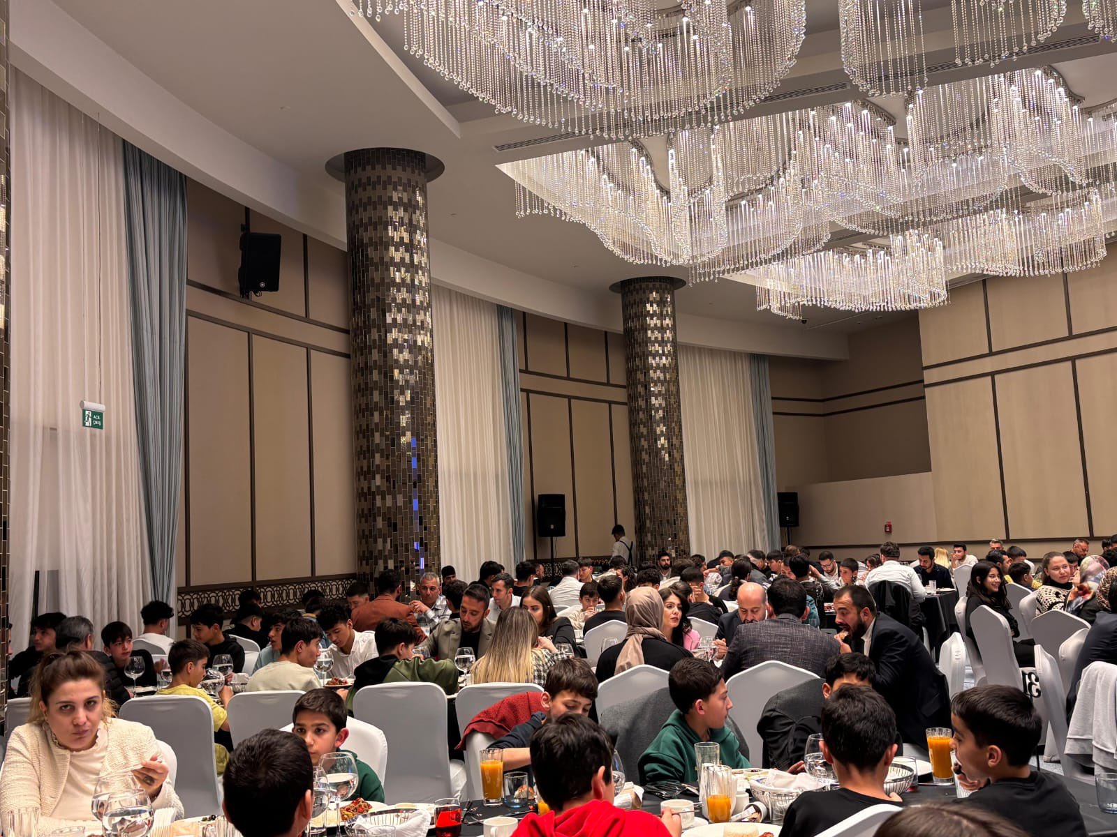 Mersin MÜSİAD derneği tarafından Korunma ve bakım altında kalmakta olan çocuklarımız için iftar programı düzenlendi. İl Müdürümüz Naci YILMAZ ve kurumumuz idarecileri,ilgili birim personellerimiz ve MÜSİAD yönetimi  Çocuklarımızla keyifli vakit geçirdi.