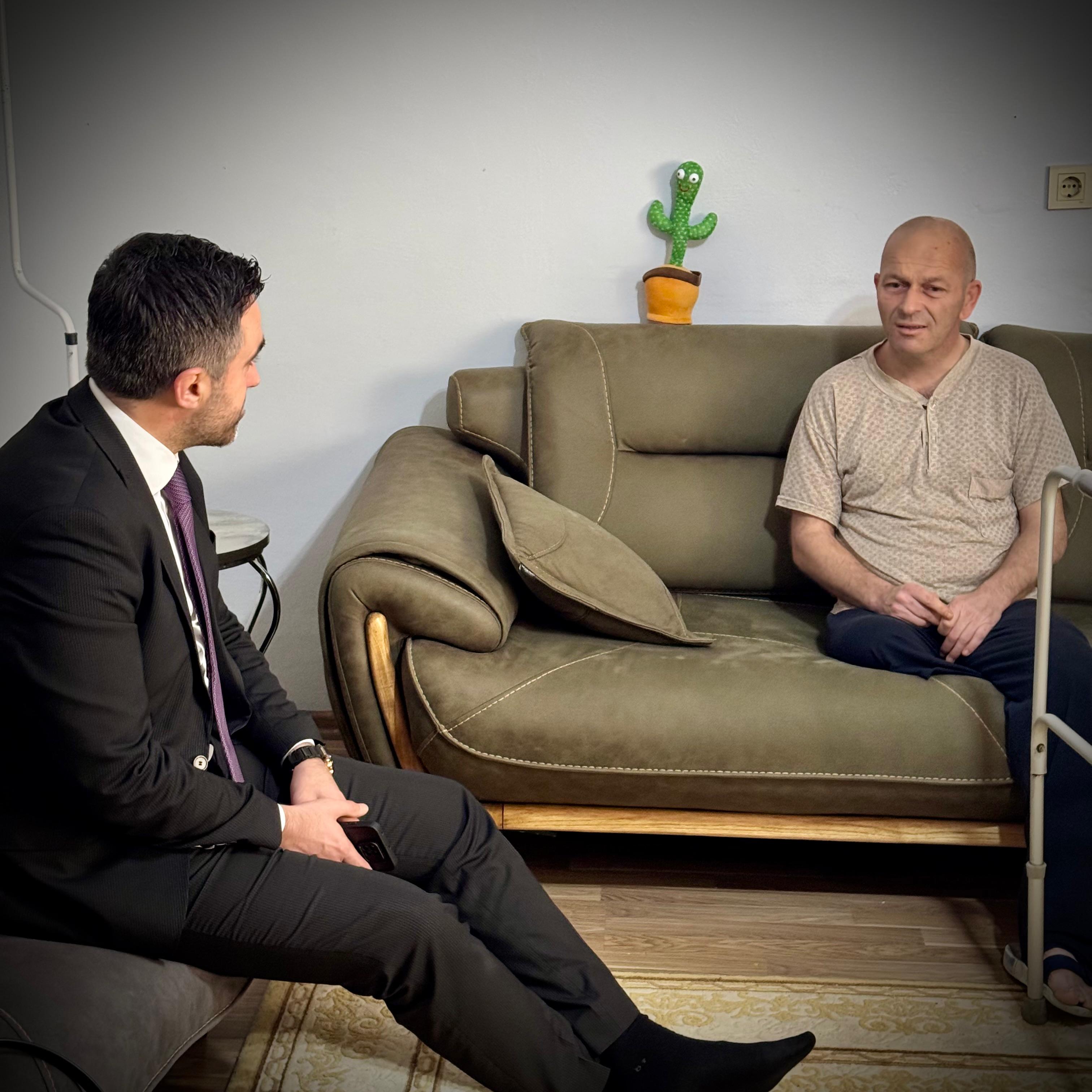 İl Müdürümüz Sn. Ömer TURAN, Ataşehir ilçemizde ikamet eden Sosyal Ekonomik Destek hizmeti alan Sn. Hamdi ÜNAL ve ailesine ziyaret gerçekleştirilmiştir.