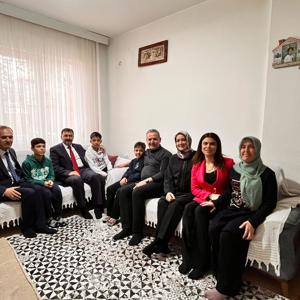 Bakanlığımız Sosyal Yardımlar Genel Müdürlüğü Araştırma, Geliştirme ve Tanıtım Daire Başkanı Ali Altınsoy, 2025 yılı “Aile Yılı” ziyaretleri kapsamında İlimizi ziyaret etmiştir. - fotoğraf 4