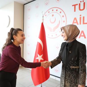 Aile ve Sosyal Hizmetler Bakanımız Göktaş, bakanlık personeli ile bayramlaştı - fotoğraf 1