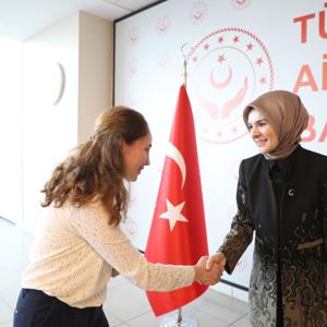 Aile ve Sosyal Hizmetler Bakanımız Göktaş, bakanlık personeli ile bayramlaştı - fotoğraf 5