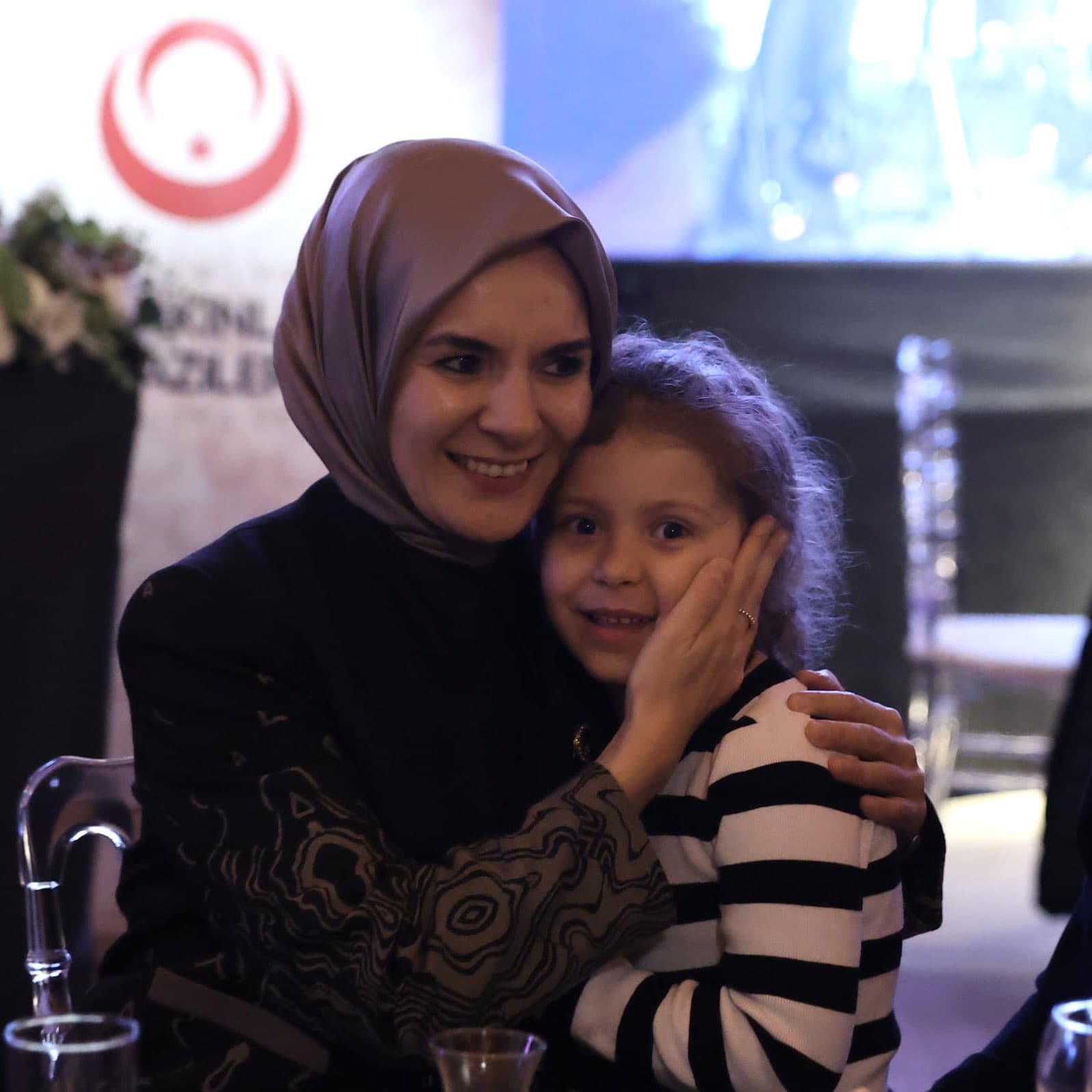 Aile ve Sosyal Hizmetler Bakanımız Sn. Mahinur ÖZDEMİR GÖKTAŞ, ilimizdeki şehit yakınlarımız ve gazilerimiz ile iftar programında bir araya geldi.