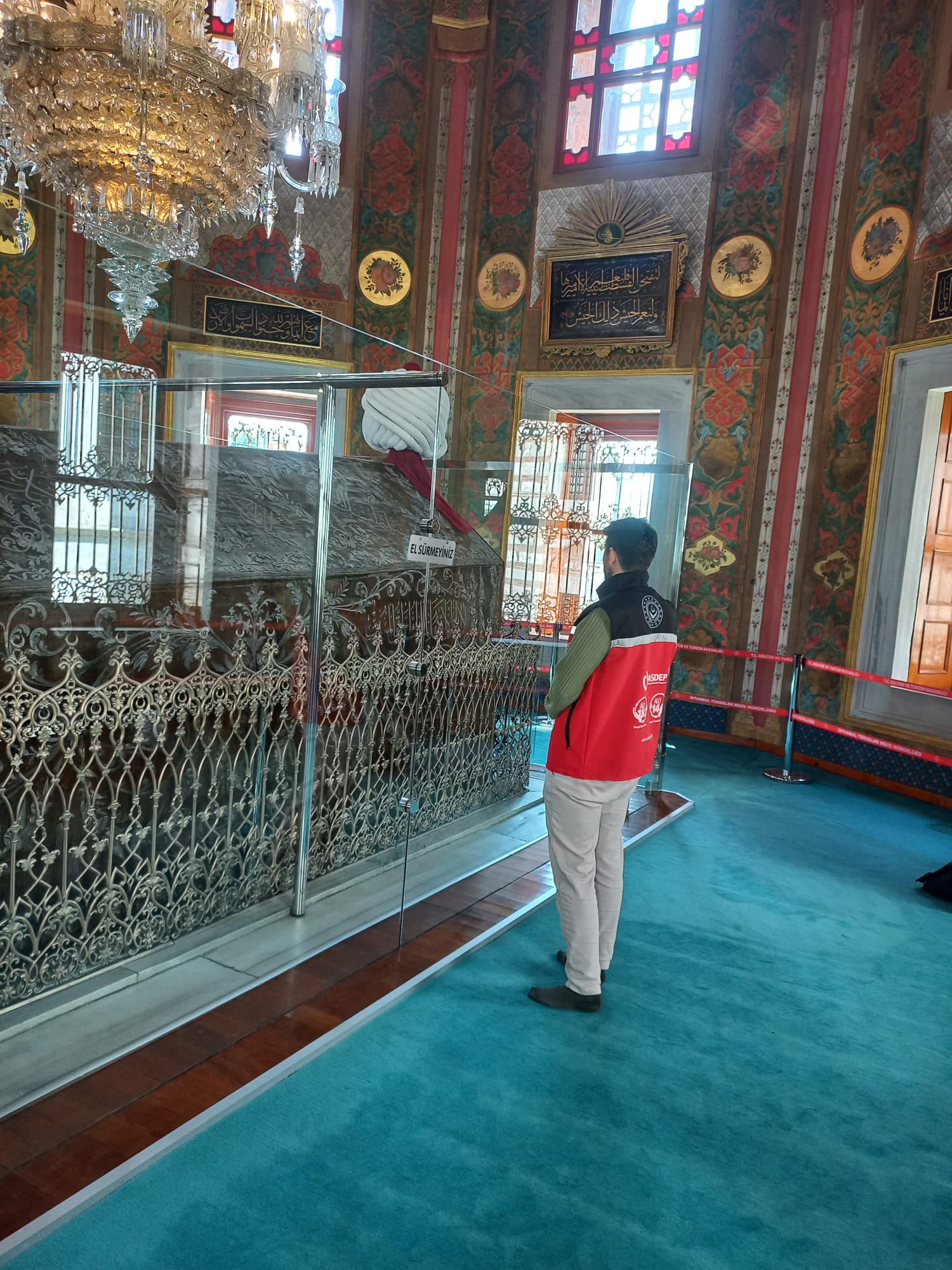 2025 'Aile Yılı' kapsamında "Ailemiz" temasıyla Şehit Yakınlarımız ile Hırka-i Şerif, Fatih Sultan Mehmet Türbesi ve Mehmet Emin Tokadi Türbesini ziyaret ediyoruz.