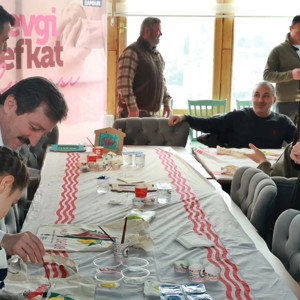Samsun Valisi Orhan Tavlı ve Büyükşehir Belediye Başkanı Halit Doğan Koruyucu Aileler ve Çocuklarla Bir Araya Geldi - fotoğraf 2