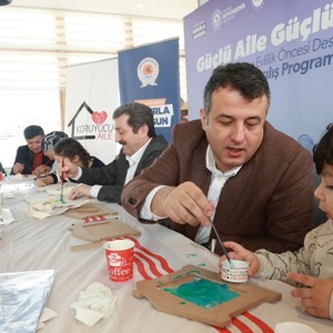 Samsun Valisi Orhan Tavlı ve Büyükşehir Belediye Başkanı Halit Doğan Koruyucu Aileler ve Çocuklarla Bir Araya Geldi - fotoğraf 5