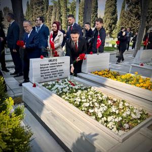Mübarek Ramazan Ayının Arefe Günü münasebetiyle Edirnekapı Şehitliği ve 15 Temmuz Şehitliğine ziyaret gerçekleştirilmiştir. - fotoğraf 3
