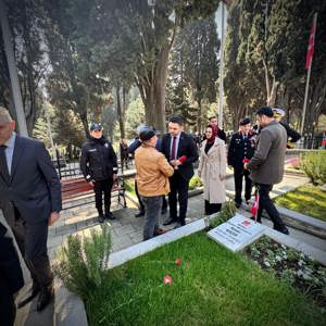 Mübarek Ramazan Ayının Arefe Günü münasebetiyle Edirnekapı Şehitliği ve 15 Temmuz Şehitliğine ziyaret gerçekleştirilmiştir. - fotoğraf 5