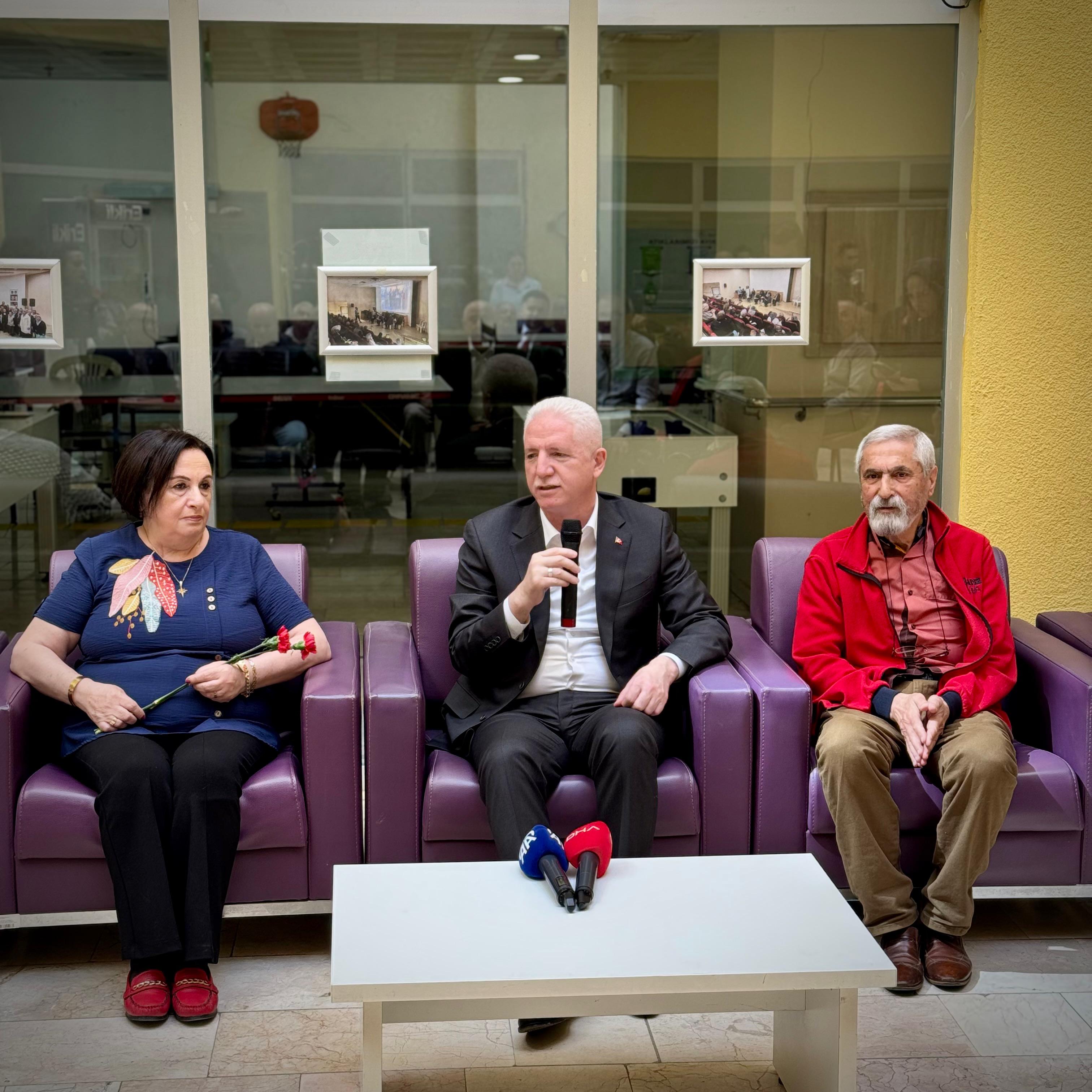 İl Müdürümüz Sn. Ömer TURAN Arefe Günü münasebetiyle Valimiz Sn. Davut GÜL ’ün eşliğinde Sultangazi Huzurevimize ziyaret gerçekleştirmiştir.