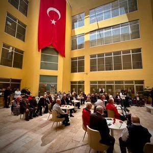 İl Müdürümüz Sn. Ömer TURAN Arefe Günü münasebetiyle Valimiz Sn. Davut GÜL ’ün eşliğinde Sultangazi Huzurevimize ziyaret gerçekleştirmiştir. - fotoğraf 7