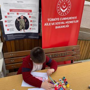 2 Nisan Dünya Otizm Farkındalık Günü münasebetiyle Sosyal Hizmet Merkezlerimiz tarafından oluşturulan standlarda farkındalık çalışması gerçekleştirilmiştir. - fotoğraf 1