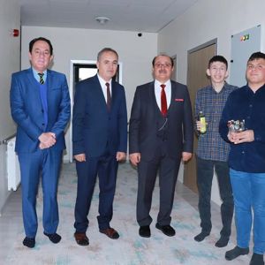 Sayın Vali Yardımcımız Mehmet Türk ve İl Müdürümüz Mustafa Çakır, Ramazan Bayramı ziyaretleri kapsamında Müdürlüğümüze bağlı Engelsiz Yaşam Bakım, Rehabilitasyon ve Aile Danışma Merkezi’nde kalan çocuklarımızla bir araya geldi. - fotoğraf 2