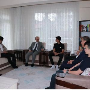 Hukuk Müşaviri Sayın Osman Dölek ve İl Müdürümüz Mustafa Çakır, Ramazan Bayramı ziyaretleri kapsamında Çocuk Evleri Koordinasyon Merkezimize bağlı evlerde kalan çocuklarımızı ziyaret etti. - fotoğraf 4