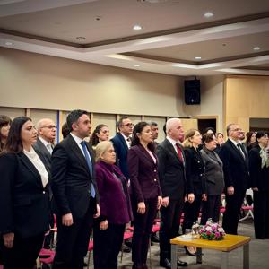 Valimiz Sn. Davut GÜL, eşi Gülden GÜL Hanımefendi ve protokol mensuplarının katılımlarıyla 'Ailenin Korunması ve Güçlendirilmesi Eylem Planı ve Vizyon Belgesi' çerçevesinde gerçekleştirilmiştir. - fotoğraf 1