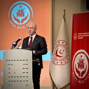 Valimiz Sn. Davut GÜL, eşi Gülden GÜL Hanımefendi ve protokol mensuplarının katılımlarıyla 'Ailenin Korunması ve Güçlendirilmesi Eylem Planı ve Vizyon Belgesi' çerçevesinde gerçekleştirilmiştir. - fotoğraf 2