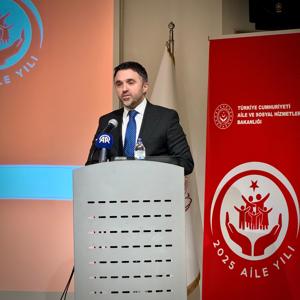 Valimiz Sn. Davut GÜL, eşi Gülden GÜL Hanımefendi ve protokol mensuplarının katılımlarıyla 'Ailenin Korunması ve Güçlendirilmesi Eylem Planı ve Vizyon Belgesi' çerçevesinde gerçekleştirilmiştir. - fotoğraf 3