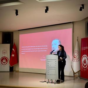Valimiz Sn. Davut GÜL, eşi Gülden GÜL Hanımefendi ve protokol mensuplarının katılımlarıyla 'Ailenin Korunması ve Güçlendirilmesi Eylem Planı ve Vizyon Belgesi' çerçevesinde gerçekleştirilmiştir. - fotoğraf 4