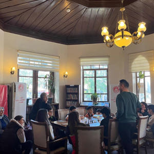 Alaşehir’de Kütüphanede Ailemle Okuyorum Etkinliği Düzenlendi - fotoğraf 2