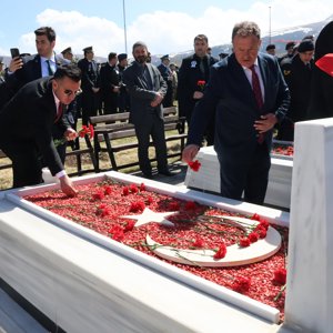 Polis Haftası Kapsamında Erzurum Polis Şehitliği Ziyareti - fotoğraf 2