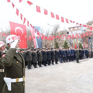 Ağrı'nın Düşman İşgalinden Kurtuluşunun 107'nci Yılı Çelenk Sunma Töreni - fotoğraf 2