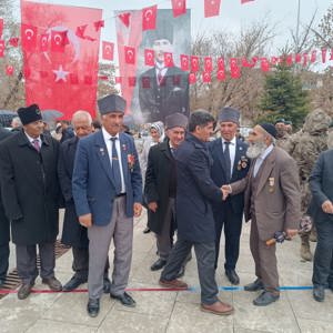 Ağrı'nın Düşman İşgalinden Kurtuluşunun 107'nci Yılı Çelenk Sunma Töreni - fotoğraf 4