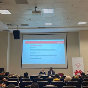 2025 Aile Yılı kapsamında 'Evlenecek Gençlerin Desteklenmesi Projesi' ile Evlilik Kredisi onaylanan çiftlerimize 'Evlilik Öncesi Eğitim Programı' kapsamında eğitimler vermeye devam ediyoruz.  - fotoğraf 2