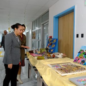 Sayın Valimiz Tülay Baydar Bilgihan  İhtisaslaşmış Çocuk Evleri Sitesi’nde kalan çocuklarımızı ziyaret etti. - fotoğraf 1