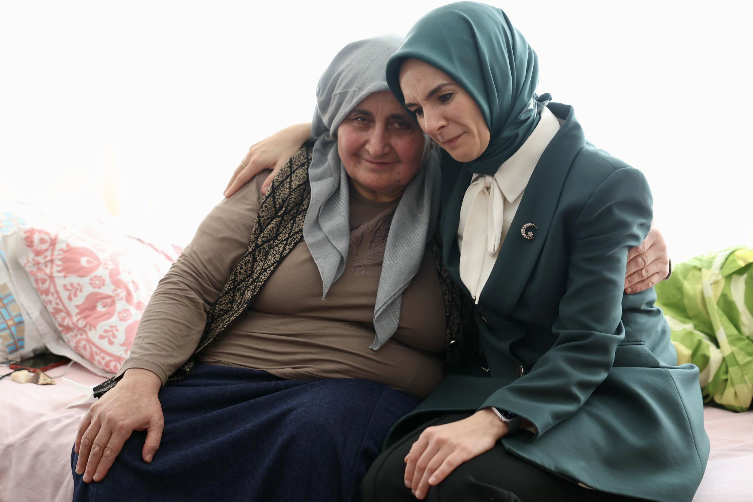 Bakanımız Sayın Mahinur Özdemir Göktaş’tan Kahraman Şehidimizin Annesine Ziyaret - fotoğraf 4