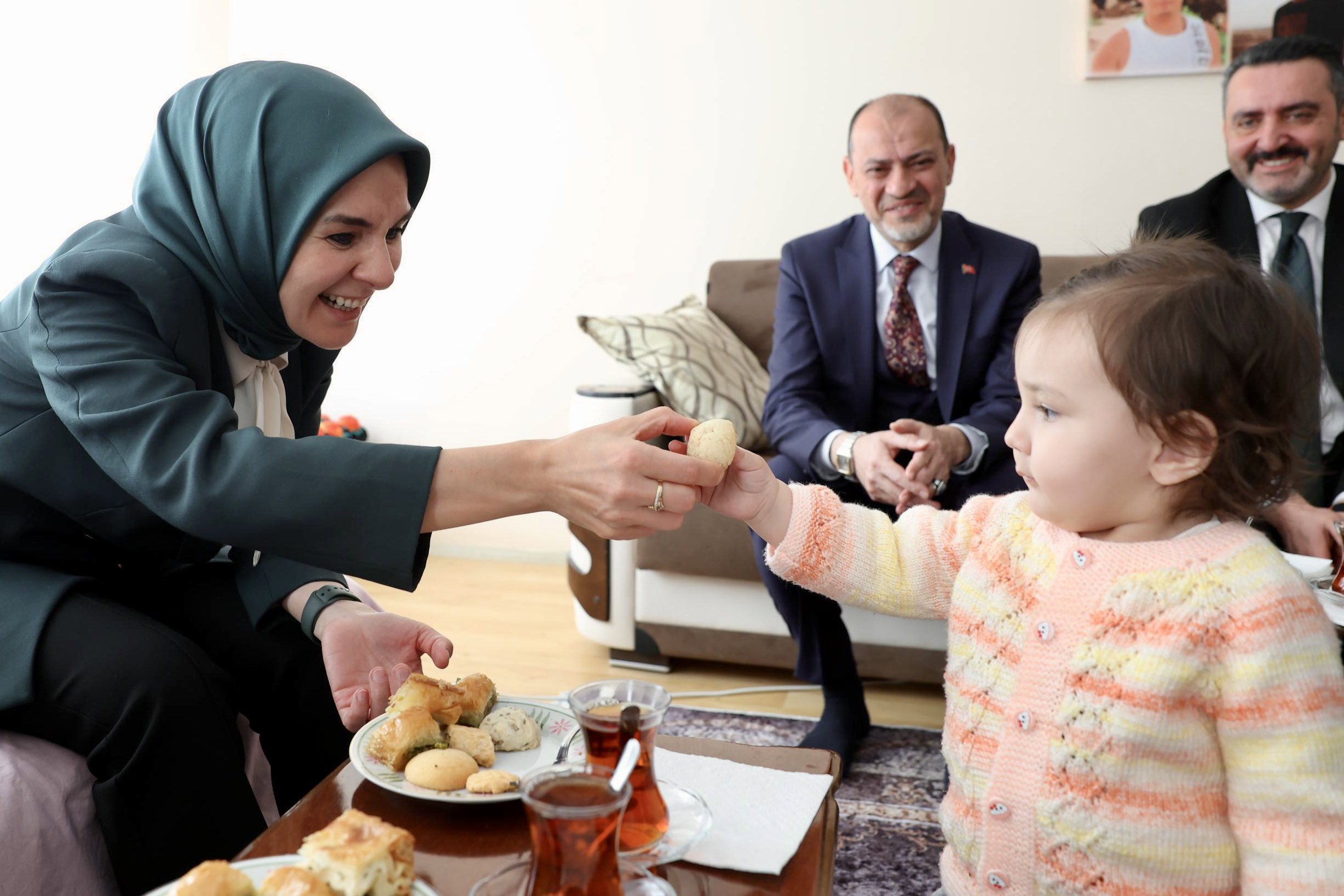 Bakanımız Sayın Mahinur Özdemir Göktaş’tan Kahraman Şehidimizin Annesine Ziyaret - fotoğraf 2