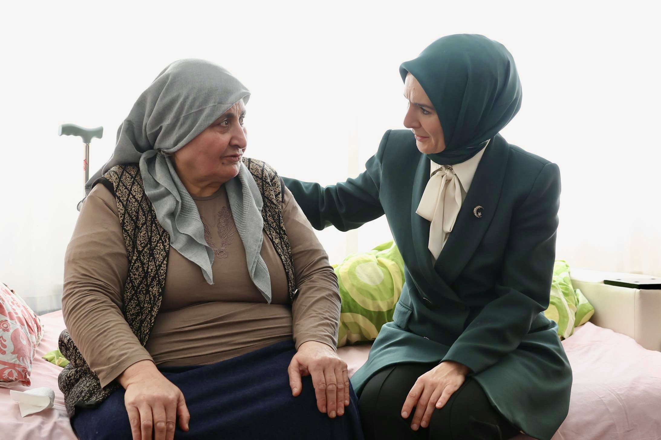 Bakanımız Sayın Mahinur Özdemir Göktaş’tan Kahraman Şehidimizin Annesine Ziyaret - fotoğraf 3