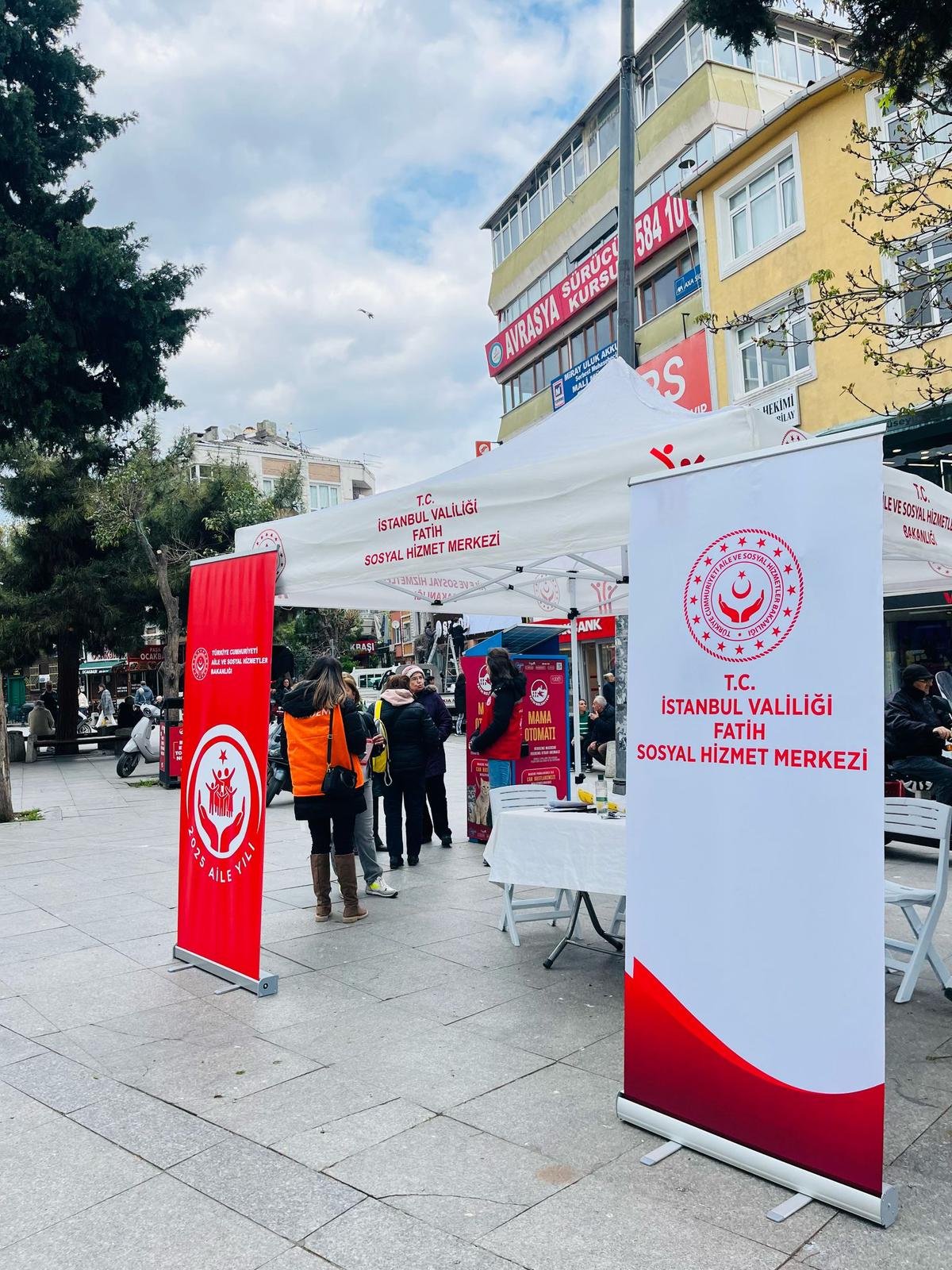 İl Genelinde Sahaya Çıkan Ekiplerimiz Mobil Sosyal Hizmet Noktalarında Koruyucu ve Önleyici Sosyal Hizmet Modelleri Hakkında, Bilgilendirme ve Broşür Dağıtımı Gerçekleştirilmiştir.