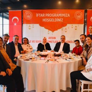 Engelli Cocuklar ve Aileleri ile Iftar Programinda Bir Araya Geldik - fotoğraf 4