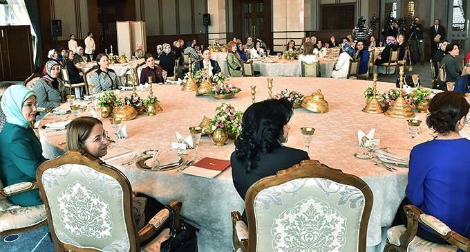 Cumhurbaşkanı Erdoğan'ın eşi Emine Erdoğan 'Gönül Elçileri' ile buluştu