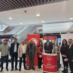 2025 Aile Yılı kapsamında,17 Nisan’da Bingöl Miliamall AVM’de Koruyucu Aile Hizmetimize dair tanıtım standı kuruldu. - fotoğraf 1