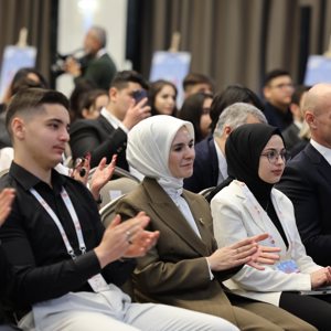 Çocuk Katılımının Güçlendirilmesi Çalıştayı Bakanımız Sn. Mahinur ÖZDEMİR GÖKTAŞ ‘ın başkanlığında 81 ilden Çocuk Hakları Komitesi üyesi çocuklarımızın katılımıyla ilimizde gerçekleştiriliyor… - fotoğraf 1