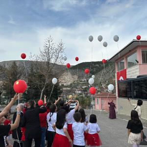23 Nisan Ulusal Egemenlik ve Çocuk Bayramımızı geleceğimizin teminatı çocuklarımızla coşkuyla kutladık.  - fotoğraf 4