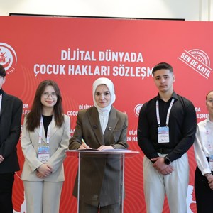 Aile ve Sosyal Hizmetler Bakanımız Göktaş, "Dijital Dünyada Çocuk Hakları Sözleşmesi"ne ilk imzayı attı - fotoğraf 1