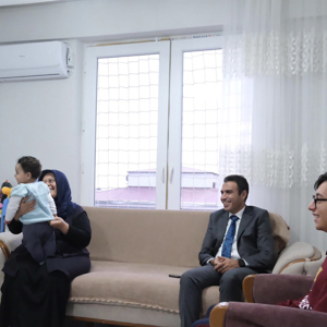 İl Müdürümüz M.Ferdi Bozkurt'tan 2025 Aile Yılı Kapsamında Depremzede Ailelere Anlamlı Ziyaret - fotoğraf 3