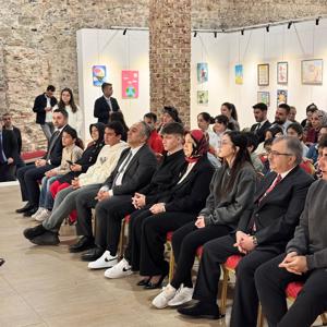 Bakanlığımız tarafından 23 Nisan Ulusal Egemenlik ve Çocuk Bayramı nedeniyle çocuklarımızın eserlerinin sergilendiği “Benim Renklerim Resim Sergisi” Dolmabahçe Sarayında açıldı. - fotoğraf 2