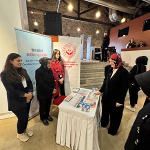 Bakanlığımız tarafından 23 Nisan Ulusal Egemenlik ve Çocuk Bayramı nedeniyle çocuklarımızın eserlerinin sergilendiği “Benim Renklerim Resim Sergisi” Dolmabahçe Sarayında açıldı. - fotoğraf 7