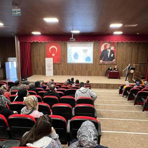 Aile Yılı Etkinlikleri Kapsamında "Online Dünyada Çocuk Olmak" Konulu Söyleşi Düzenlendi - fotoğraf 2