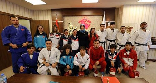 Şampiyonlardan Bakan Ramazanoğlu’na ziyaret