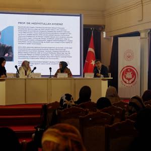 Bakanlığımızın katkılarıyla, İnsan ve Medeniyet Hareketi ile Mutlu Aile Mutlu Çocuk Derneği işbirliğinde "Aile Yılında Mahremiyet" konulu panel, Bahariye Mevlevihanesi'nde düzenlenmiştir. - fotoğraf 1
