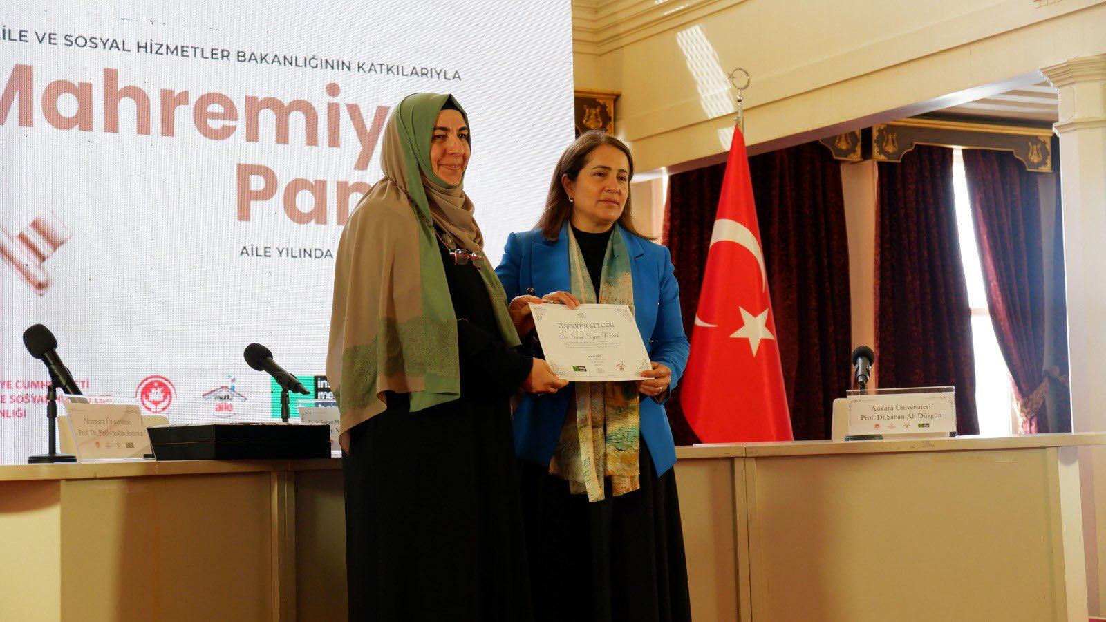 Bakanlığımızın katkılarıyla, İnsan ve Medeniyet Hareketi ile Mutlu Aile Mutlu Çocuk Derneği işbirliğinde "Aile Yılında Mahremiyet" konulu panel, Bahariye Mevlevihanesi'nde düzenlenmiştir.