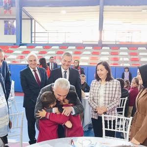 2025 Aile Yılı Etkinlikleri Kapsamında "Renklerin Serüveni: Aile Boyama Etkinliği" Coşkuyla Gerçekleşti!  - fotoğraf 6