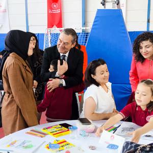 2025 Aile Yılı Etkinlikleri Kapsamında "Renklerin Serüveni: Aile Boyama Etkinliği" Coşkuyla Gerçekleşti!  - fotoğraf 10