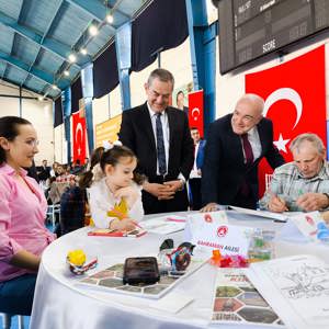 2025 Aile Yılı Etkinlikleri Kapsamında "Renklerin Serüveni: Aile Boyama Etkinliği" Coşkuyla Gerçekleşti!  - fotoğraf 9