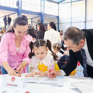 2025 Aile Yılı Etkinlikleri Kapsamında "Renklerin Serüveni: Aile Boyama Etkinliği" Coşkuyla Gerçekleşti!  - fotoğraf 11