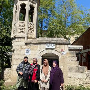 2025 Aile Yılı kapsamında Şehit Yakını ve Gazi Ailelerimizle Hira Mağarasından esinlenerek Sancaklar Yeraltı Camisi'ne ziyaret düzenlenmiştir. - fotoğraf 2